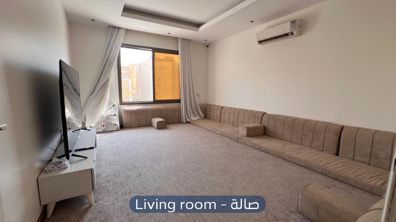 شقة  في حي الياسمين