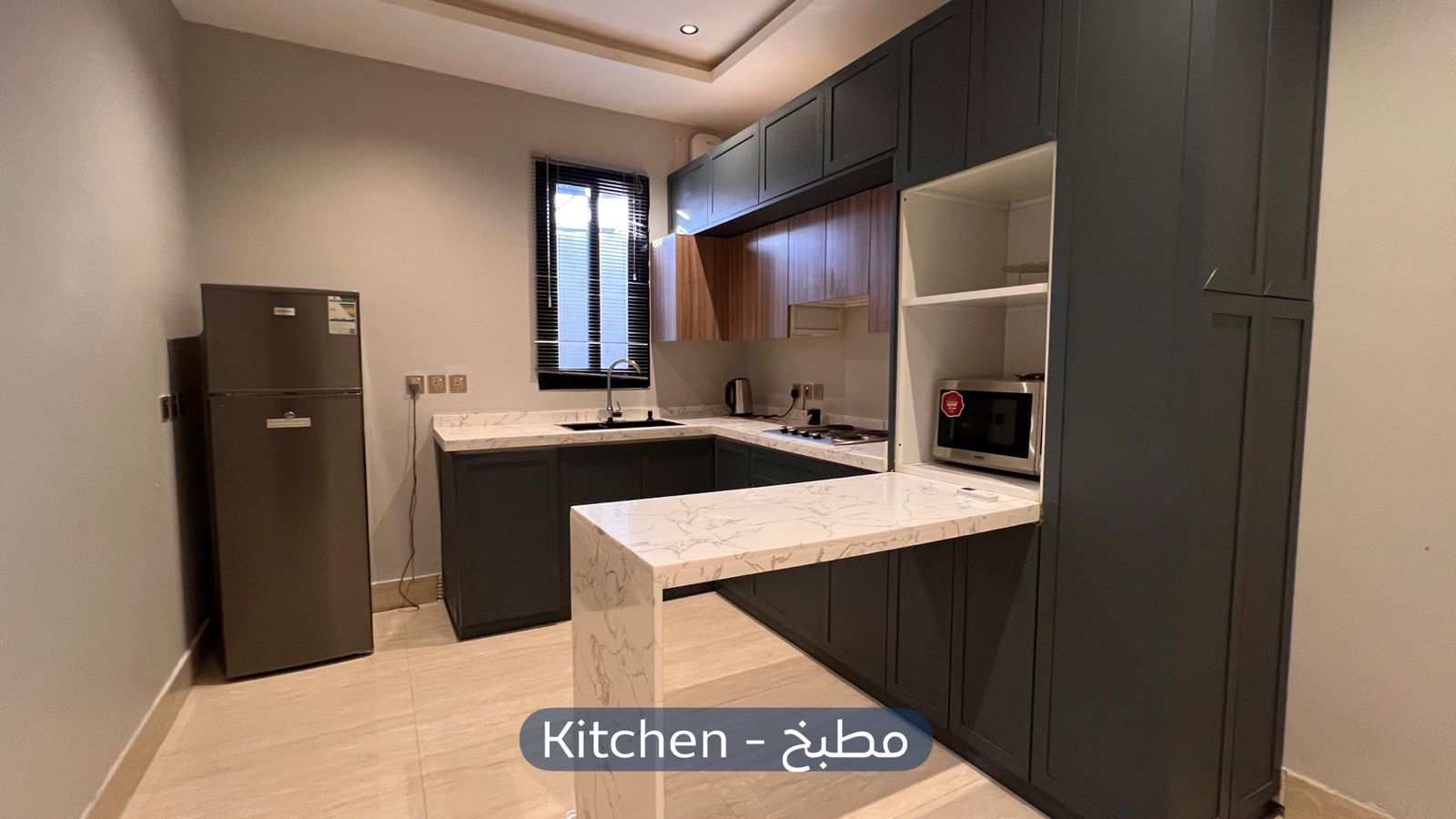 شقة  في حي لبن