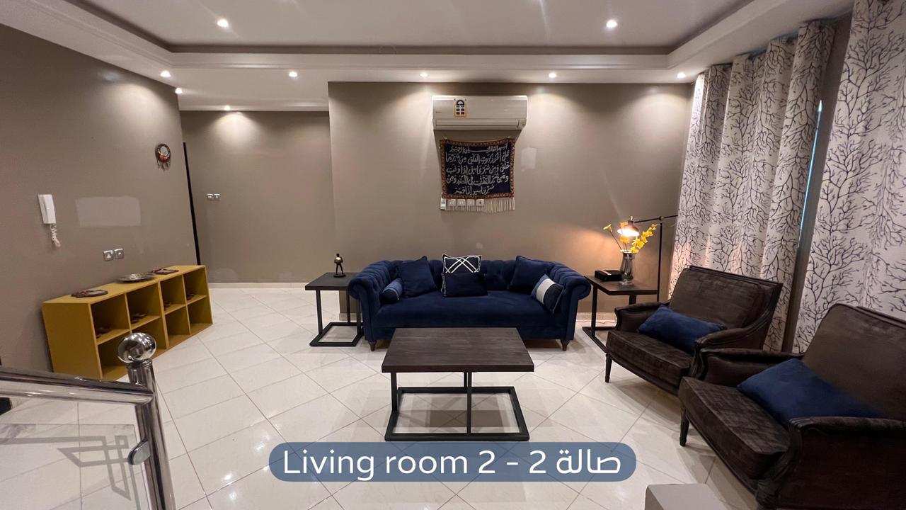 شقة  في حي المغرزات